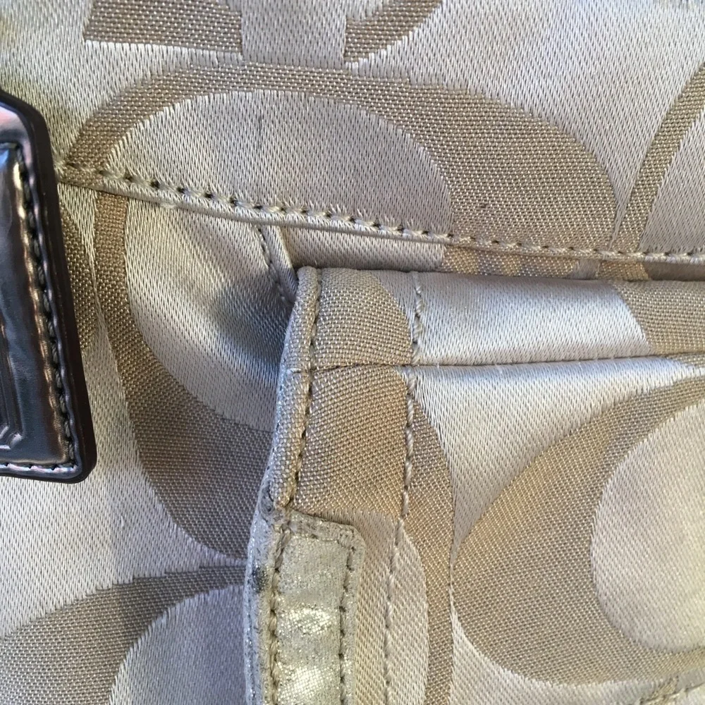 Y2K 90s Signature Logo Coach Tan and Silver Shoulder Bag & Charm